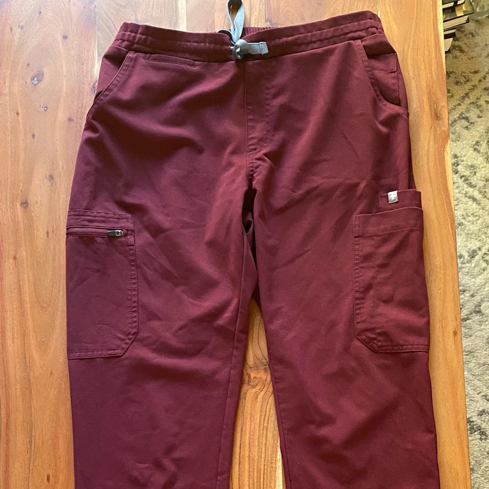 Figs drawstring scrubs bottom in burgundy